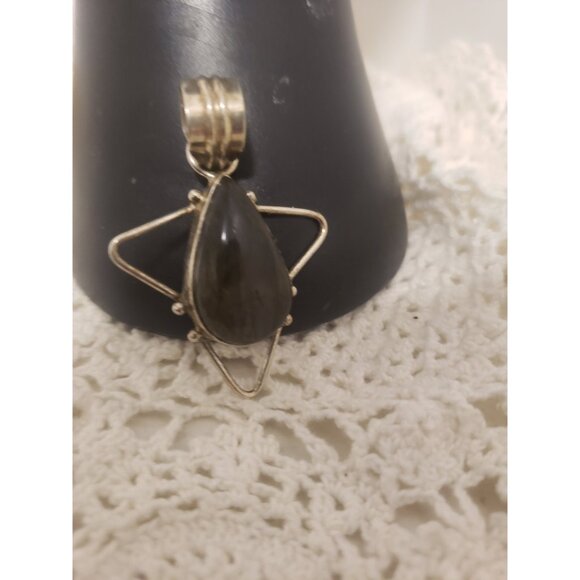 Dark Labradorite Vintage Teardrop Pendant Hand Crafted Un Marked Silver - Picture 6 of 10